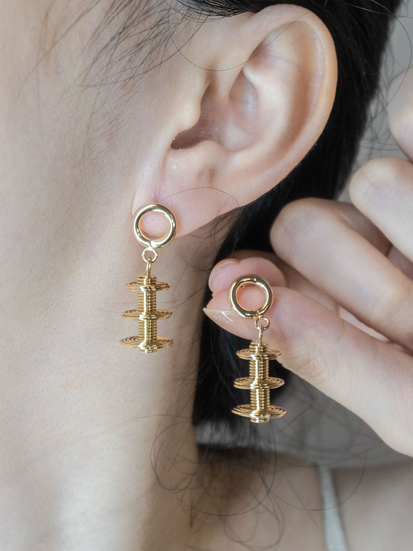 Wholesale Gold Plated Stainless Steel Three Layer Coil Geometric Lantern Earrings French Retro Women S Stud Earrings Party Fashion Accessory
