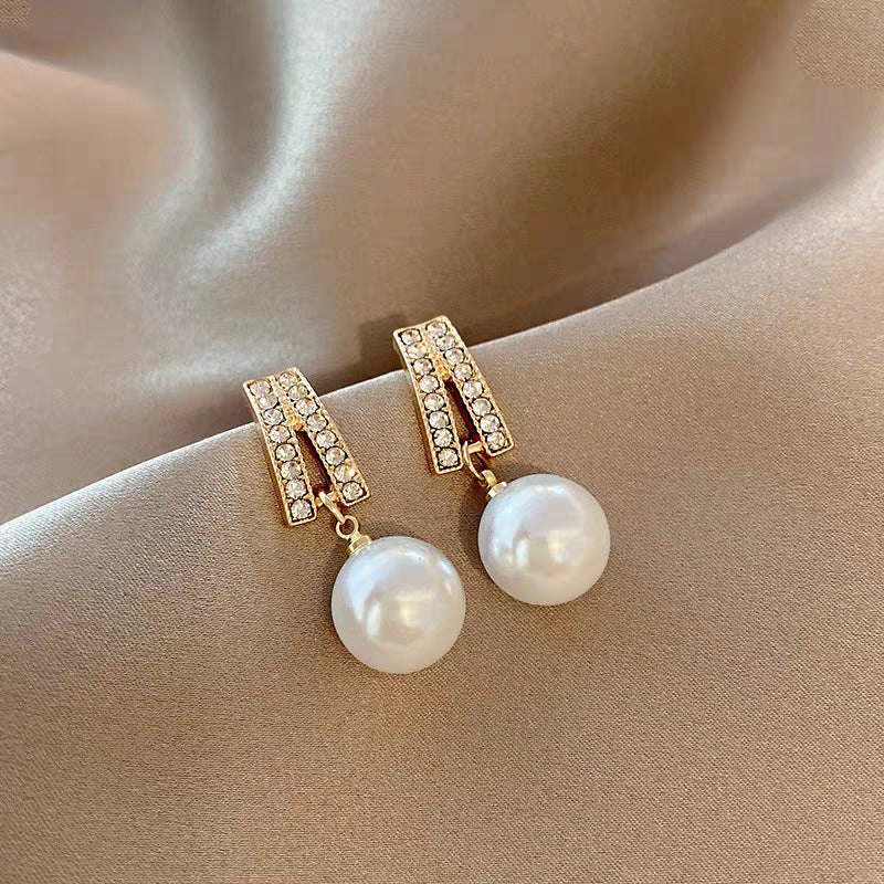 Wholesale European and American Light Luxury Shell Flower Earrings 925 Silver Needle High-grade Earrings Ins Niche Design Elegant Retro Earrings