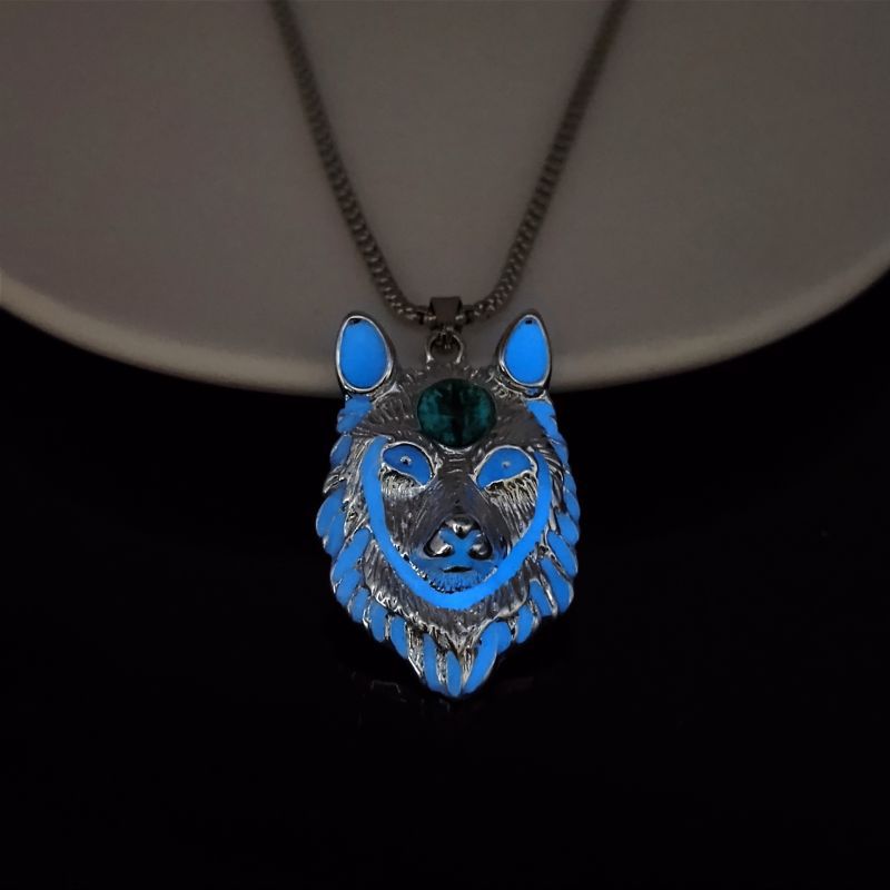 Wholesale Retro Punk Luminous Wolf Head Pendant Animal Men' s  Necklace