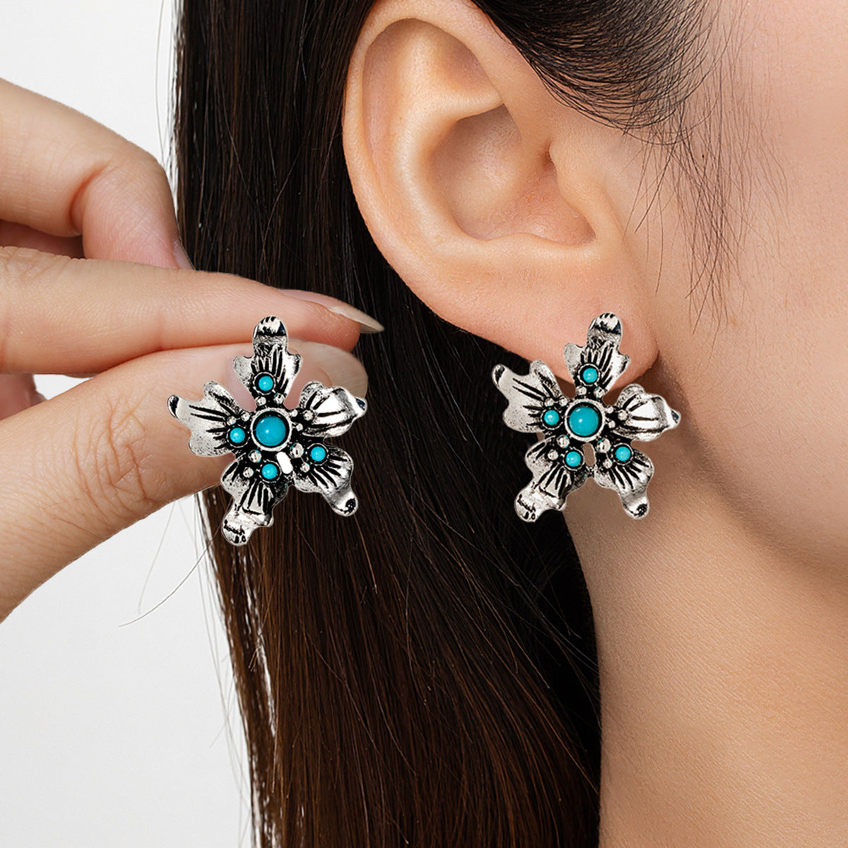 Wholesale  Retro Silver Flower Inlaid Turquoise Women's Alloy Earrings