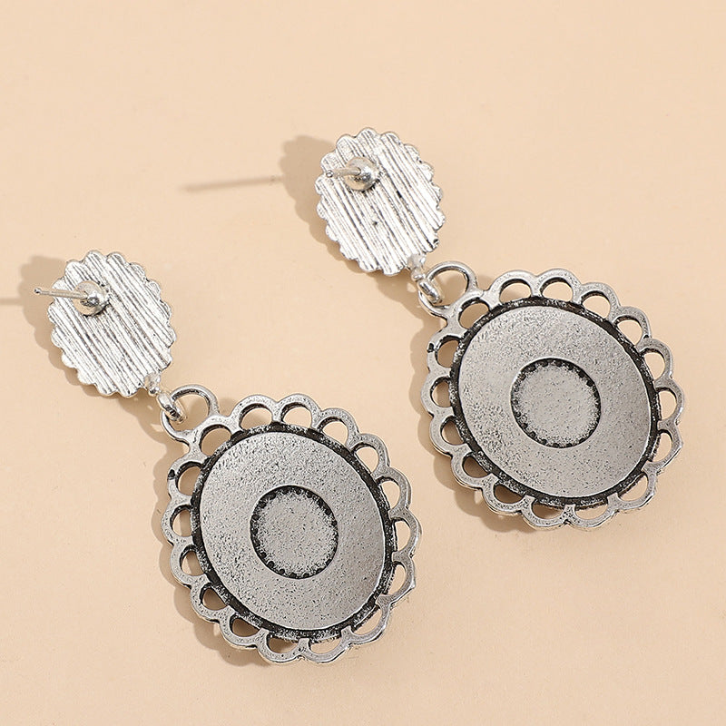 Wholesale Ancient Silver Oval Carved Turquoise Earrings Bohemian Ethnic Drop Earrings for Party Wear Fashion Accessory