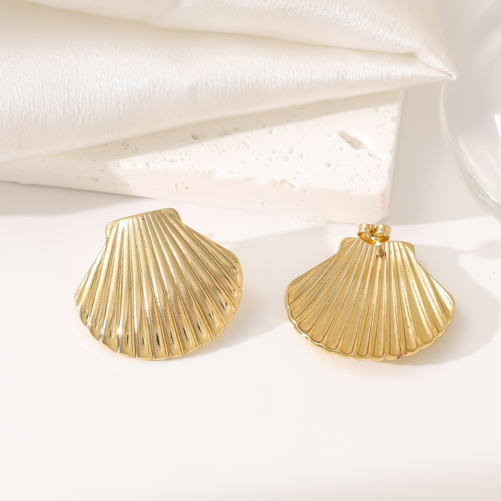 Wholesale Trendy Ocean Shell Stud Earrings for Women Stainless Steel Beach Jewelry Accessory