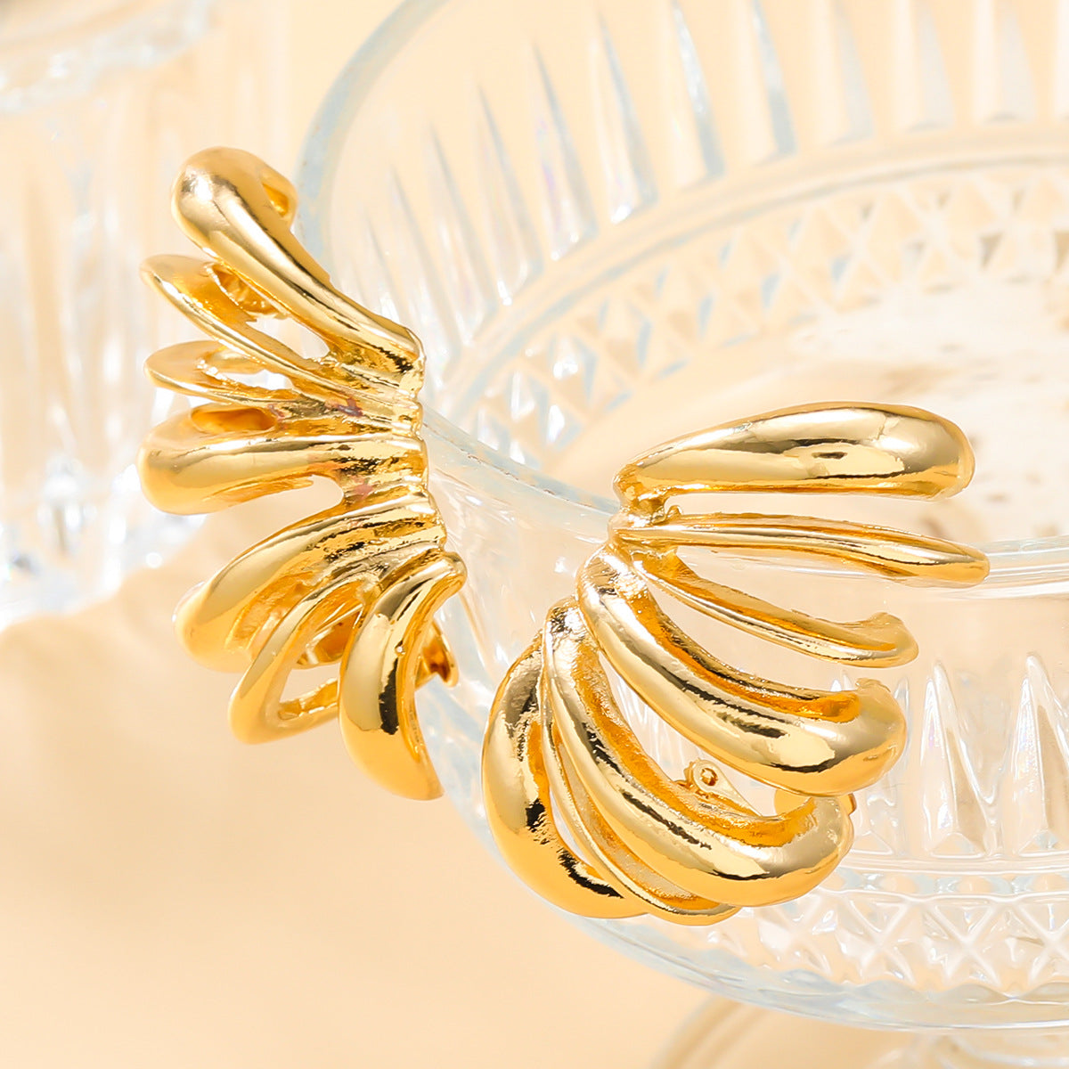 Wholesale Gold Plated Heart Shaped Zirconia Inlaid Earrings