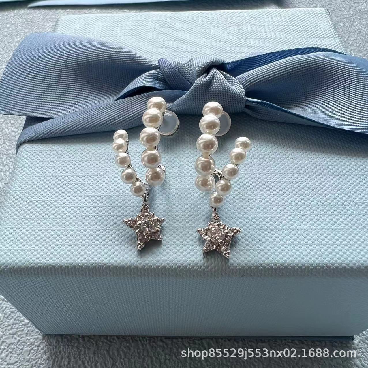 Wholesale shooting star simple earrings ear clip