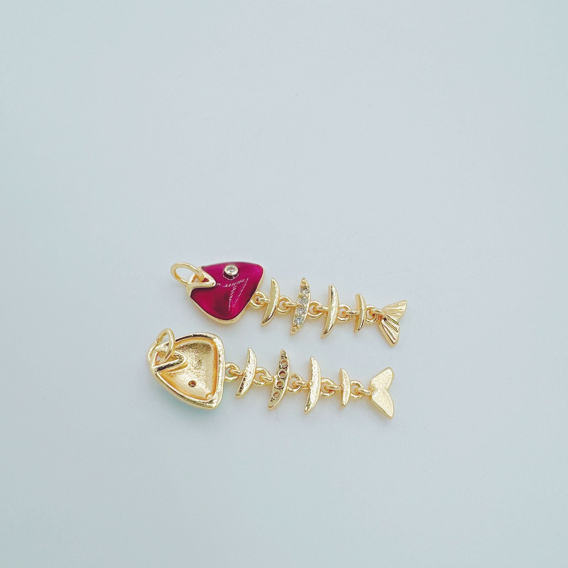 Wholesale Ocean Series Fishbone Pendant Necklace Copper Electroplated Fashion Accessory