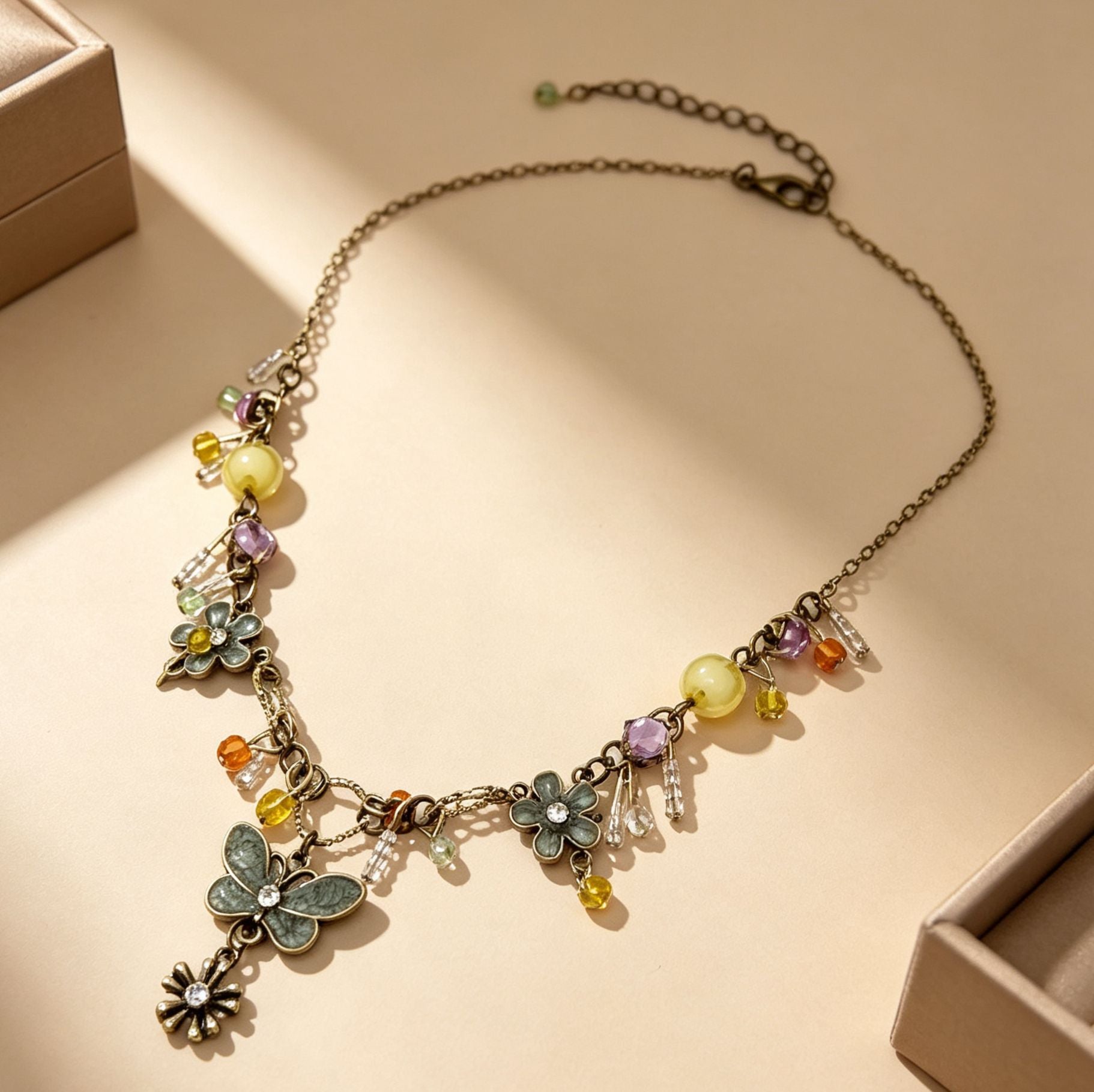 Wholesale Retro Distressed Light Gold Alloy Pendant Collarbone Necklace Blue Butterfly Flower Bead Design Trendy Jewelry Accessory For Women