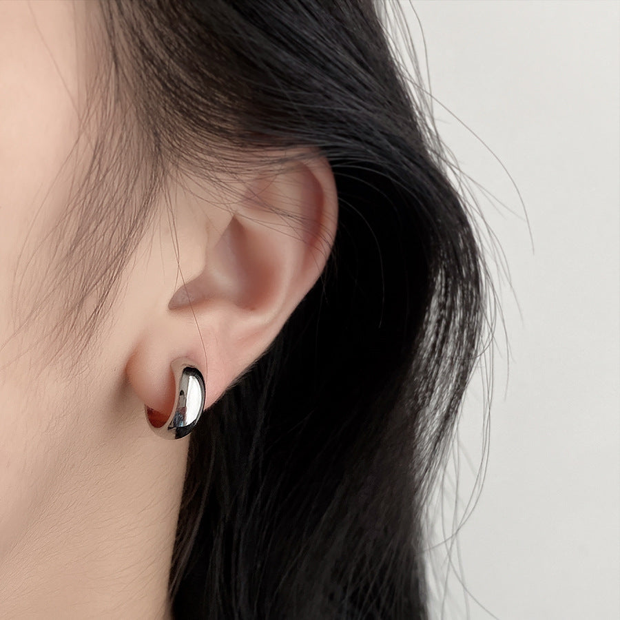 Wholesale Small C- shaped smooth geometric earrings