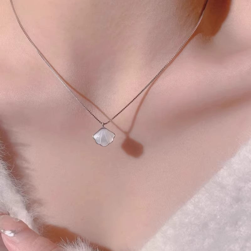 Wholesale Titanium Steel White Shell  Shaped Clavicle Necklace