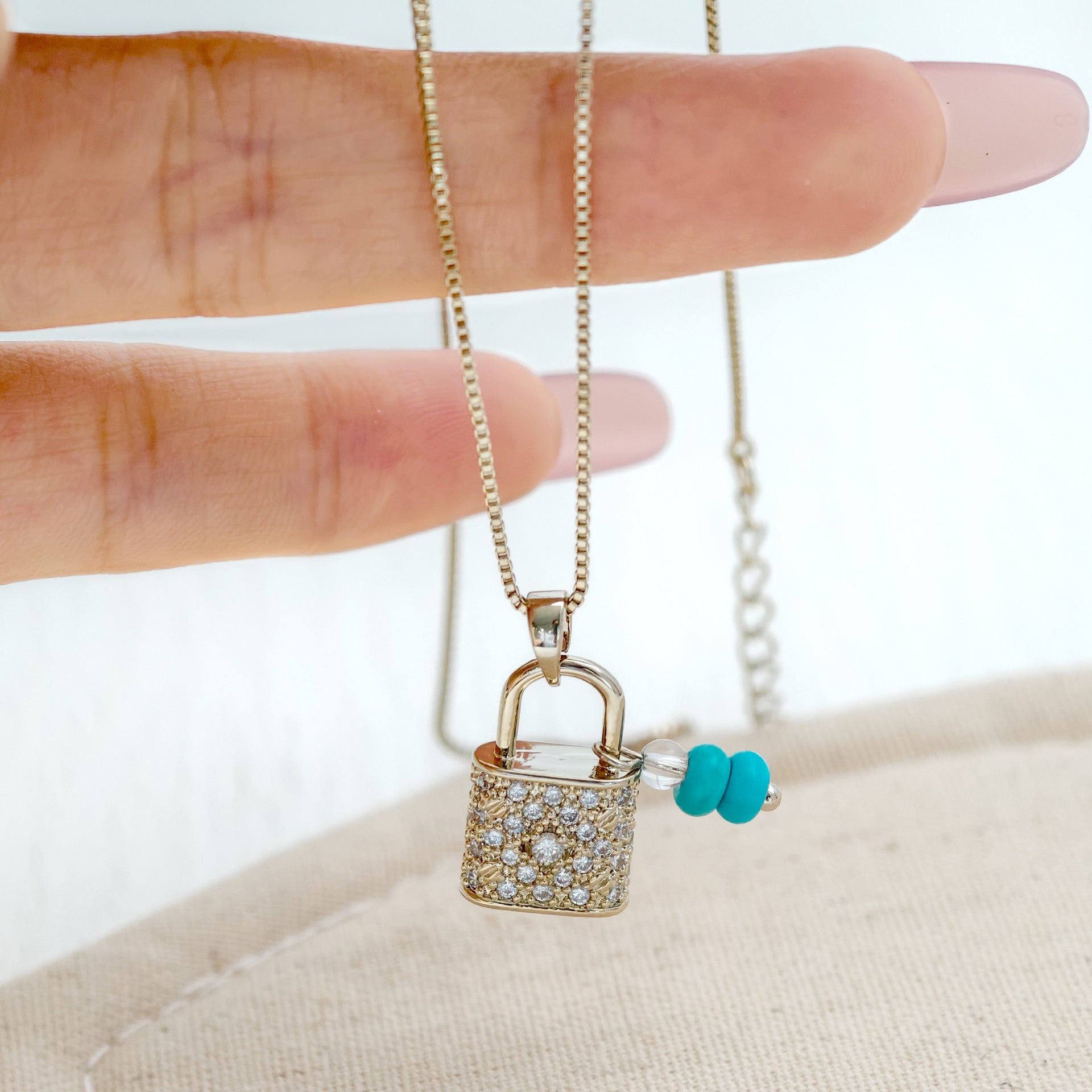 Wholesale Copper Brass Electroplated Rhinestone Flower Pendant Necklace Trendy Fashion Jewelry
