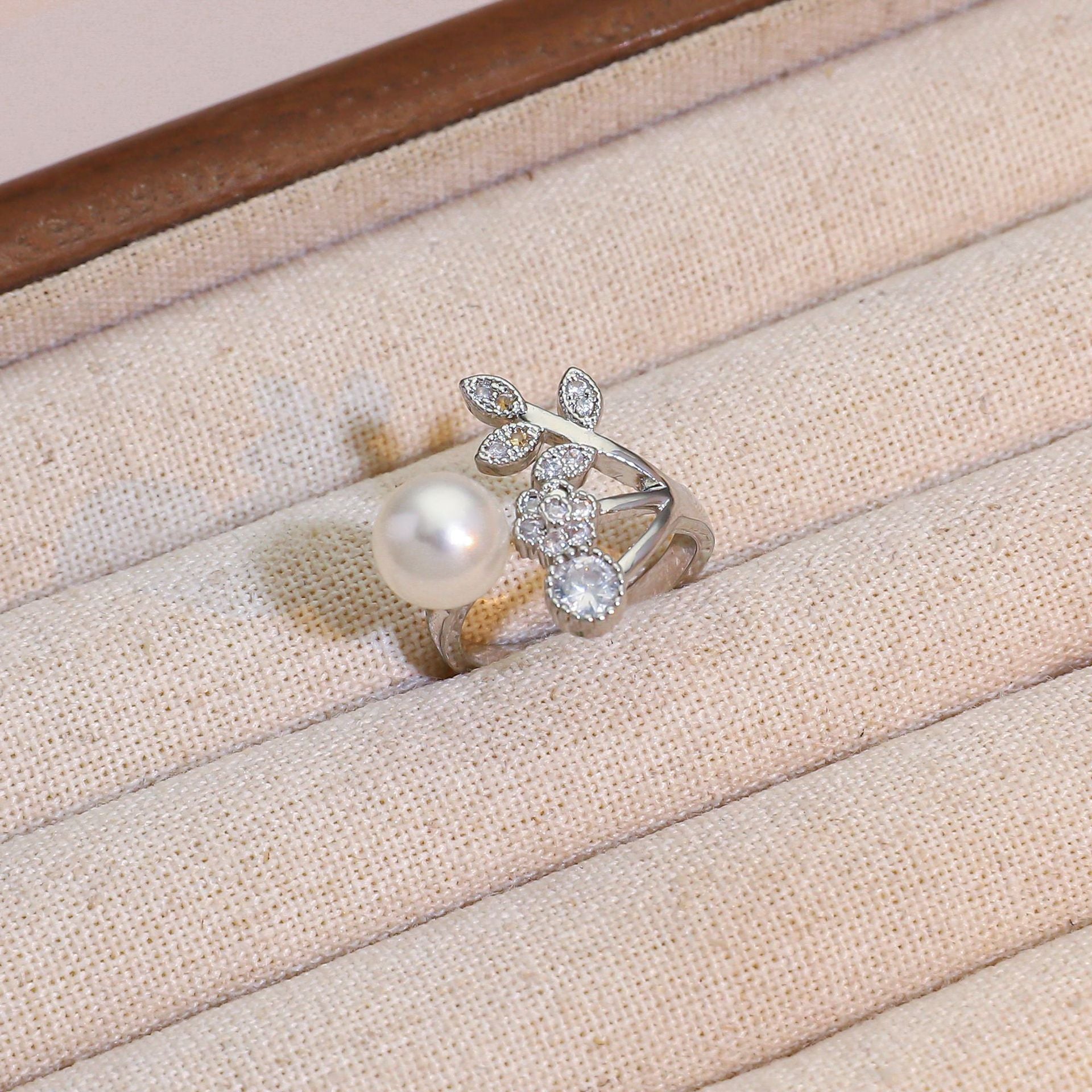 Wholesale Pearl Flower Branch Fox nut Round Zircon Open Adjustable Rings Set