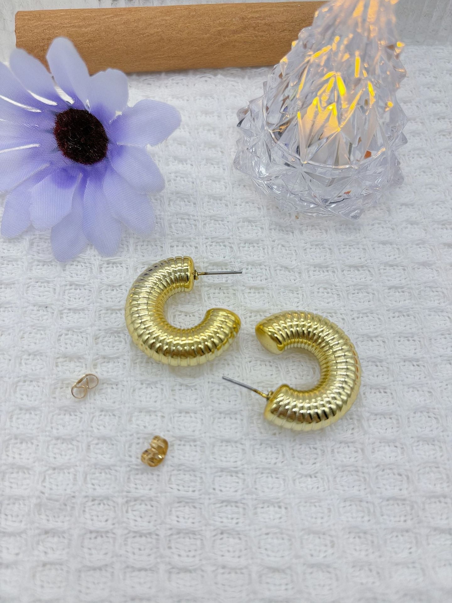 Wholesale Hollow Drop Stud Earrings For Women Chic Golden Alloy Design Everyday Wear Jewelry Accessory