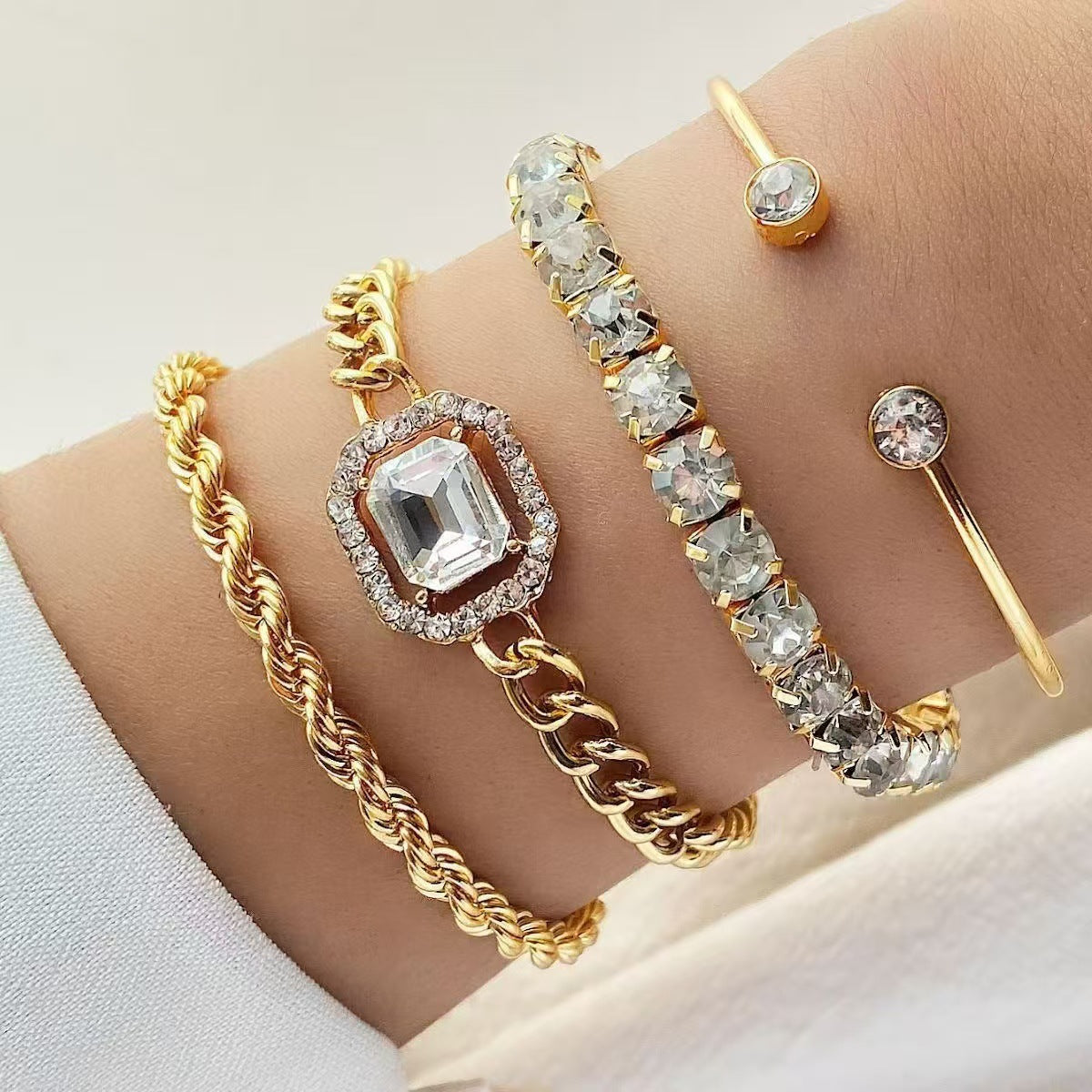 Wholesale Bohemian Hollow Heart Moon Geometric Alloy Bracelet 5-Piece Set Fashion Accessory Gift