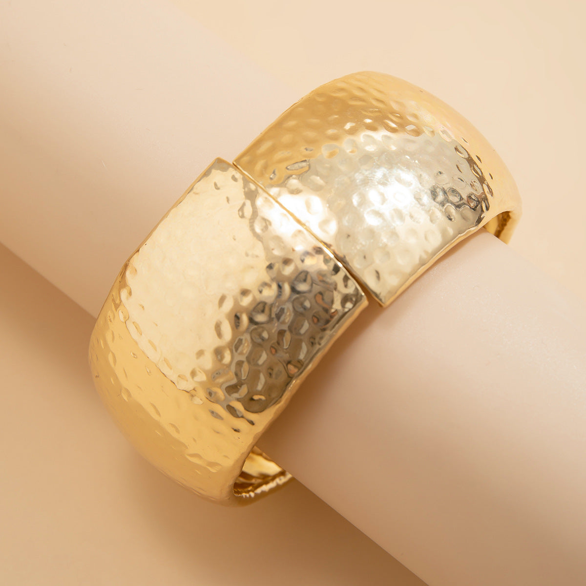 Wholesale Chic Gold Alloy Round Bangle Bracelet For Women Everyday Wear Jewelry Accessory