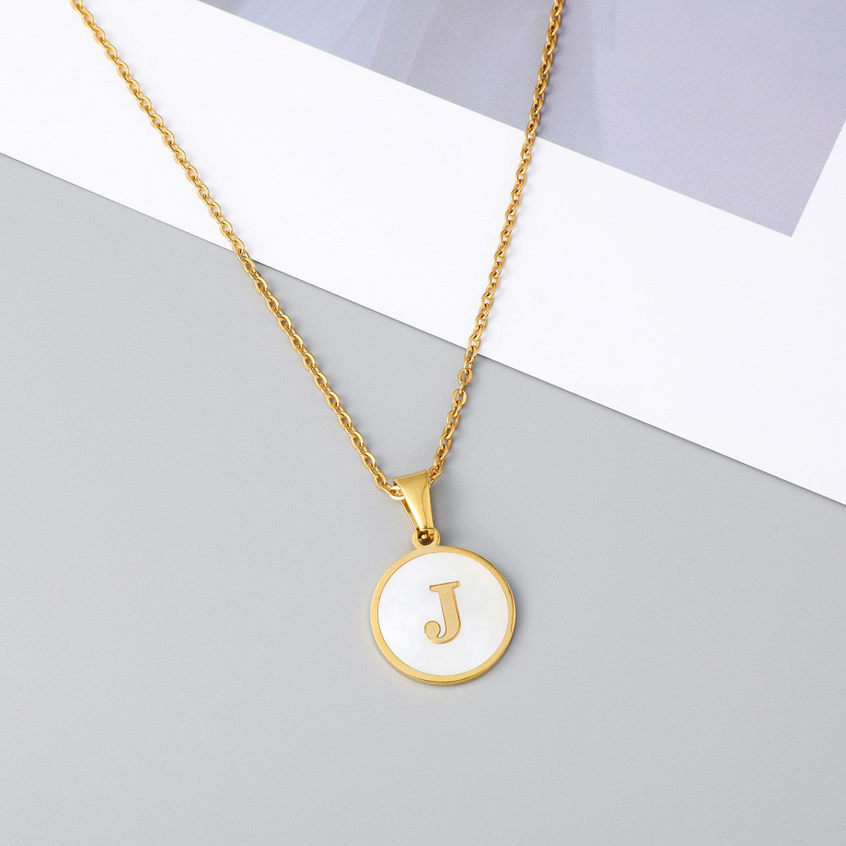 Wholesale Round Stainless Steel Gold Plated Letter Pendant Necklace for Women Fashion Accessory Gift