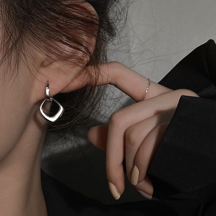 Wholesale S925 sterling silver smooth diamond buckle earrings