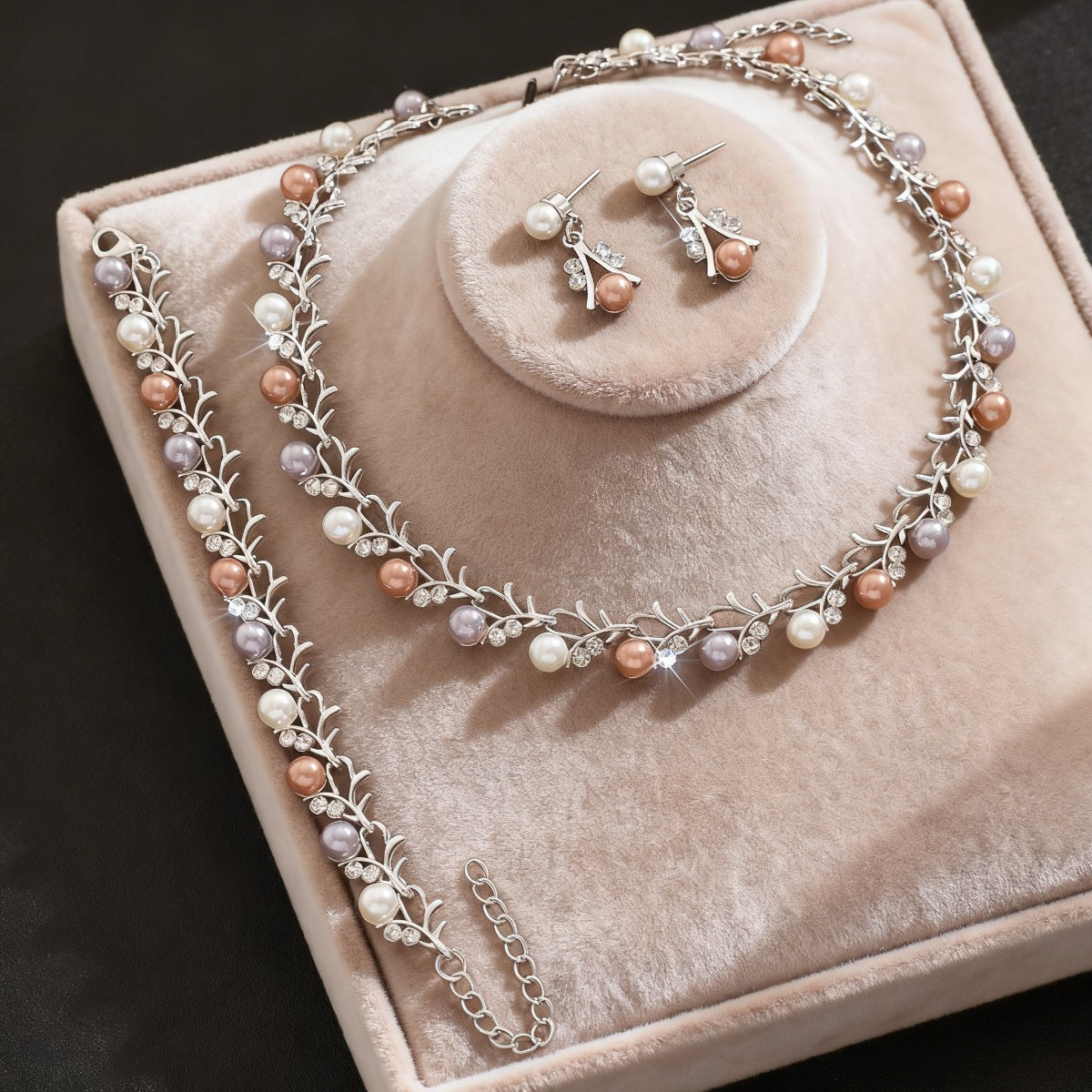 Wholesale Retro Pearl Shaped Alloy Jewelry Set with Earrings Necklace Bracelet for Women Party Wear