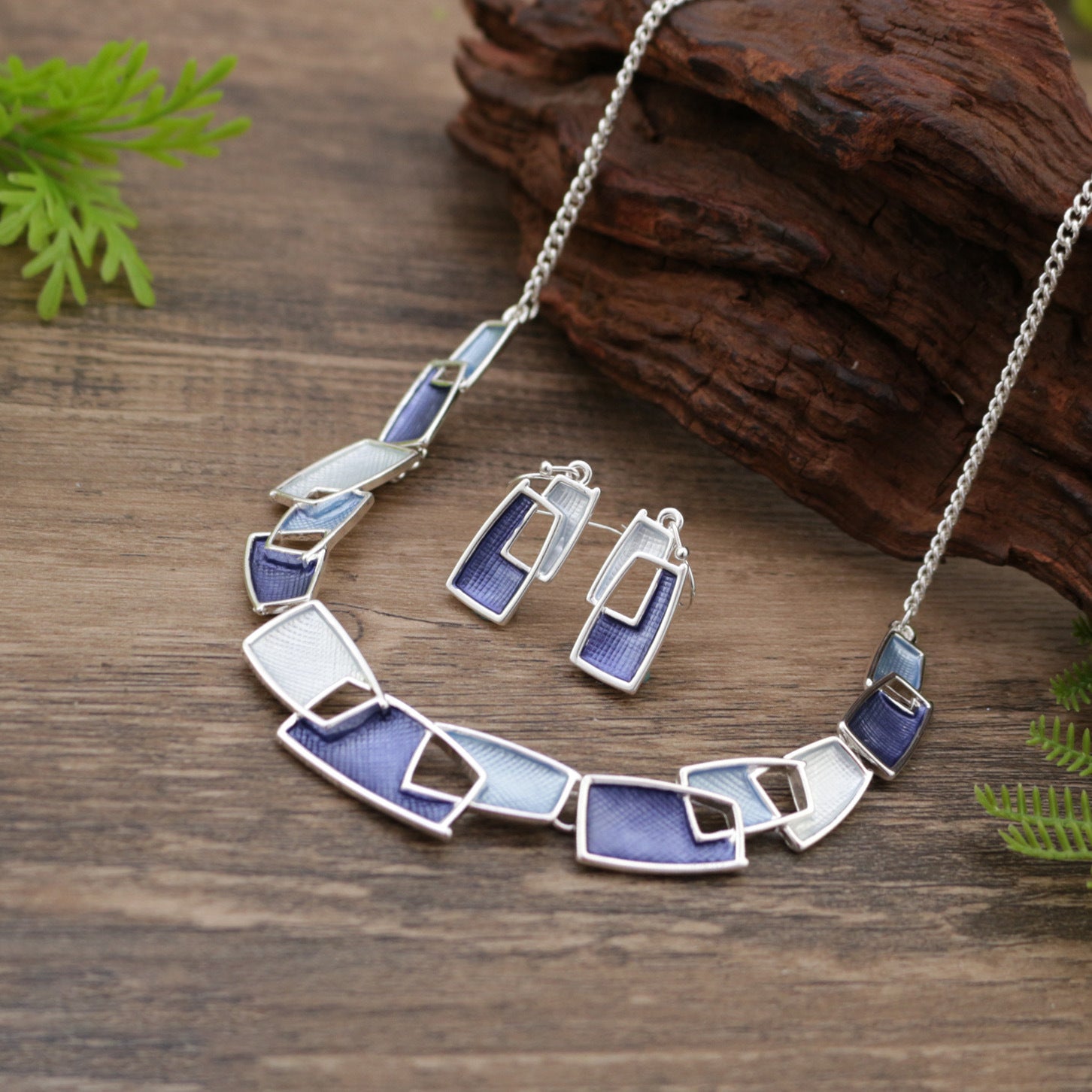 Wholesale Elegant Enamel Hollow out Geometric Ladies Necklace And Earring Set