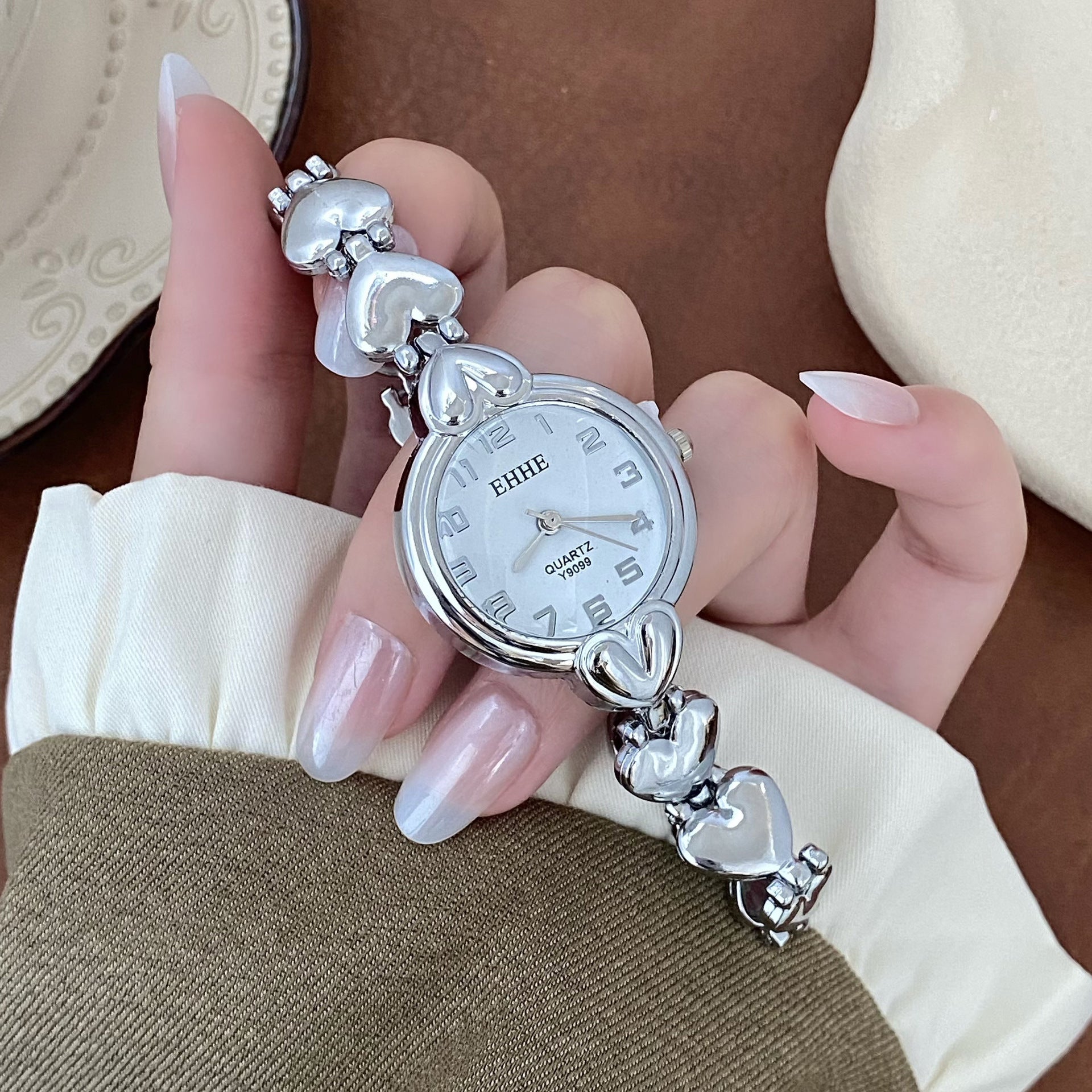 Wholesale Heart Shaped Design Women S Quartz Wristwatch With Round Dial Fashionable Everyday Bracelet Look Boutique Resale Gift