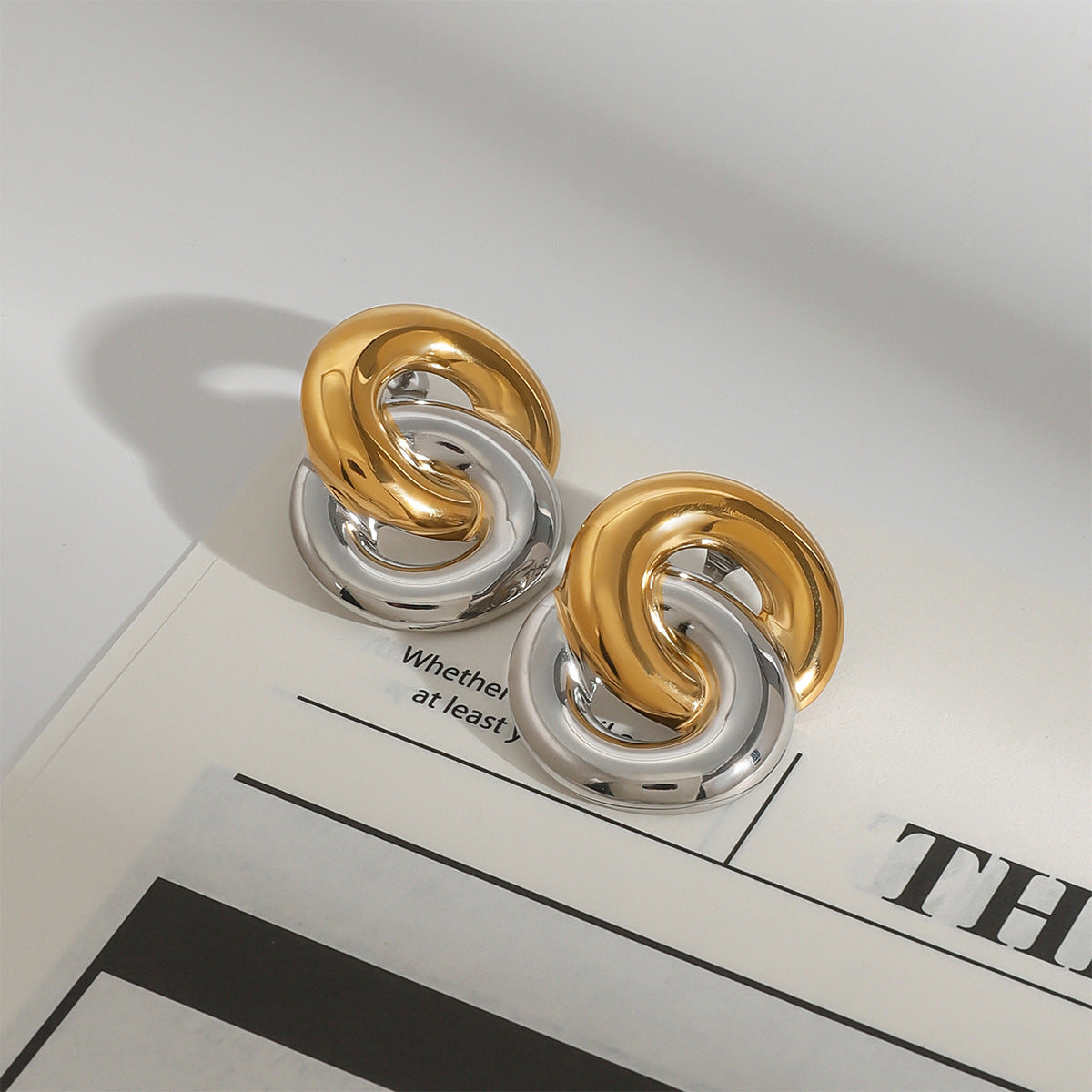 Wholesale 18k gold stainless steel geometric smooth surface 8 oval cross earrings