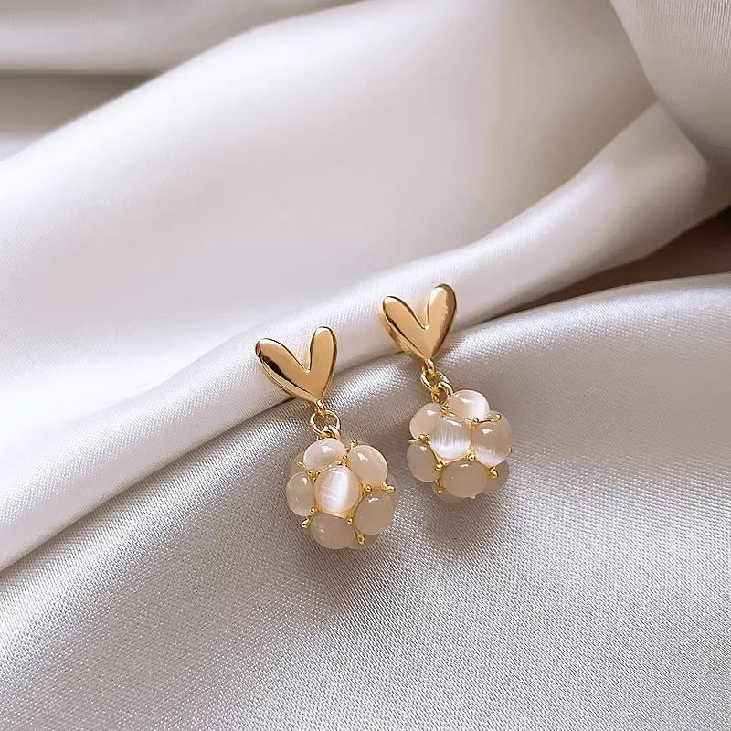 Wholesale Love cat's eye stone earrings