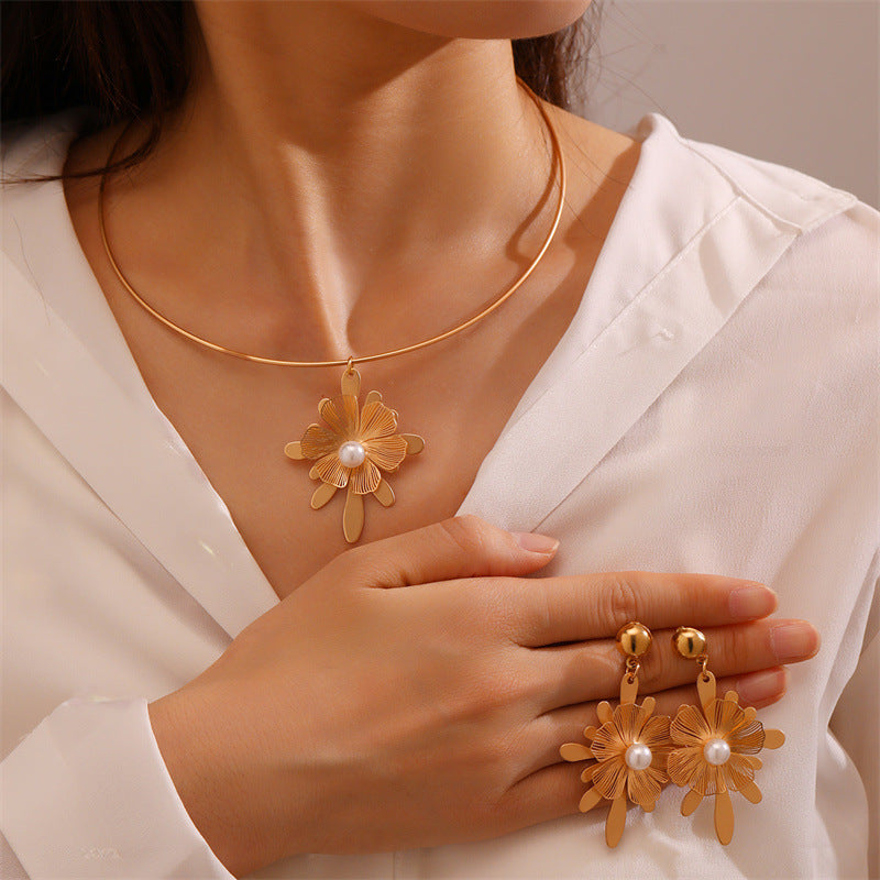 Wholesale  Alloy Flower Pendant Necklace