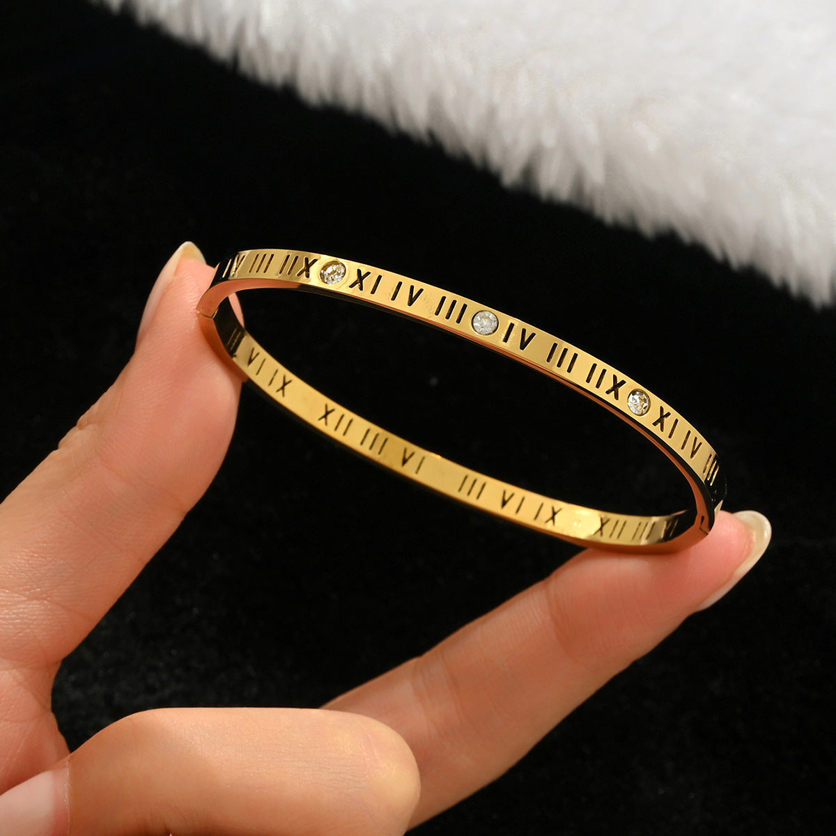 Wholesale Titanium Steel Gold Electroplated Studded Bracelet Set Fashion Jewelry Accessory