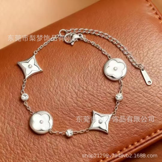 Wholesale Four-Leaf Clover Titanium Steel Bracelet,  18K Gold Plated Fashion Accessory,  Everyday Wear Gift for Women