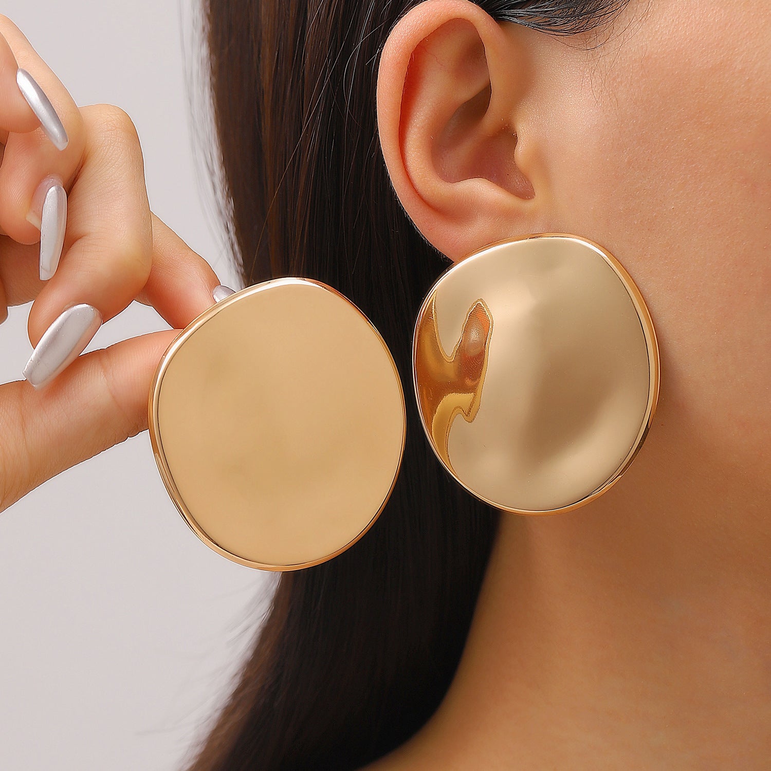 Wholesale Electroplated Metal Earrings Geometric Oval Pattern Fashion Accessory
