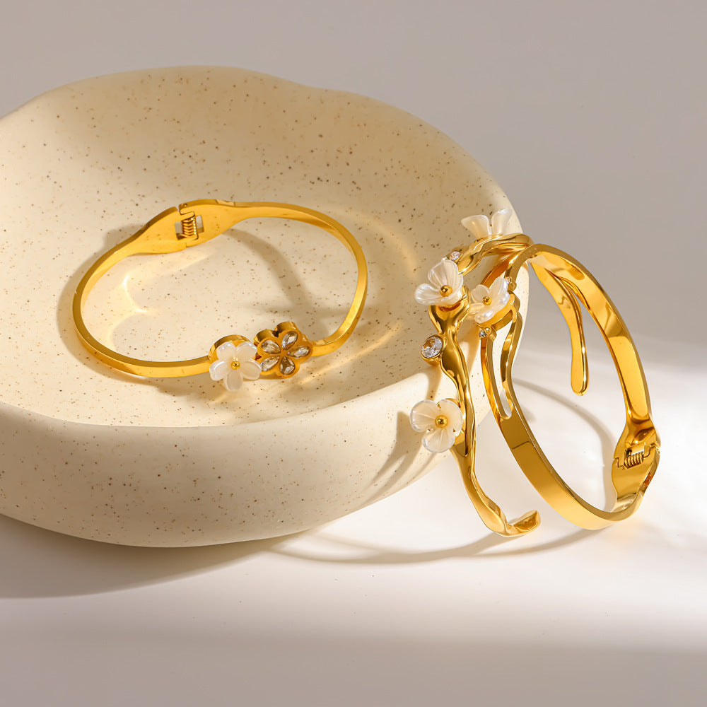 Wholesale Stainless steel bracelet and bangle,  does not fade,  light luxury