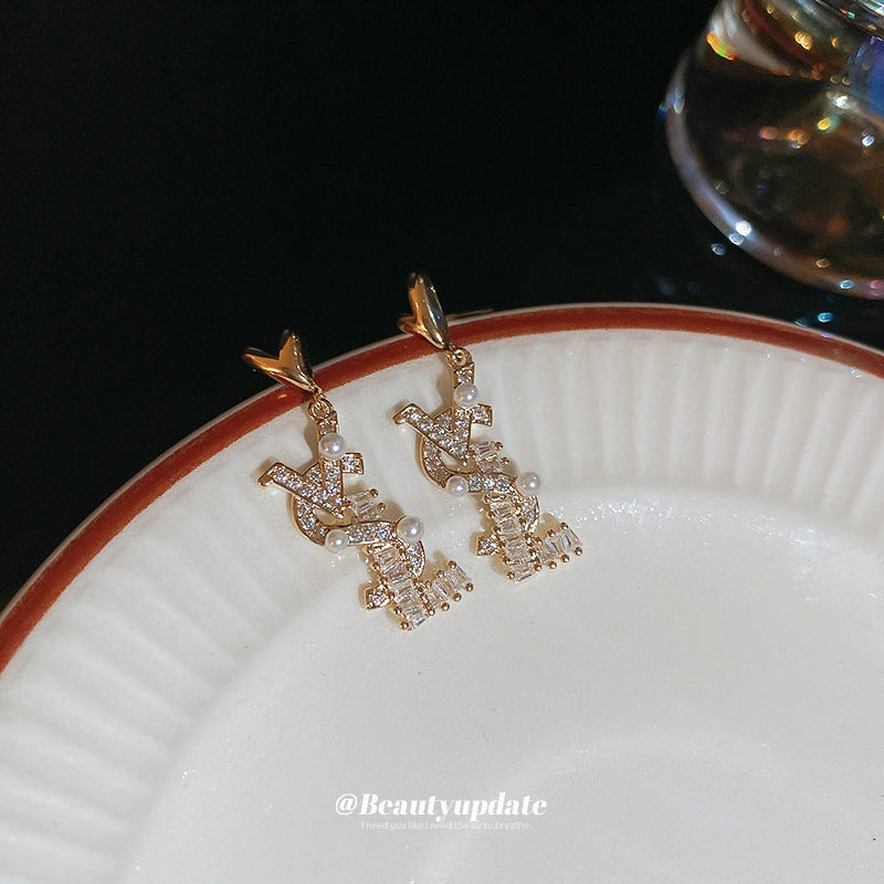 Wholesale Real Gold Silver Needle Zircon Letter Pearl Earrings