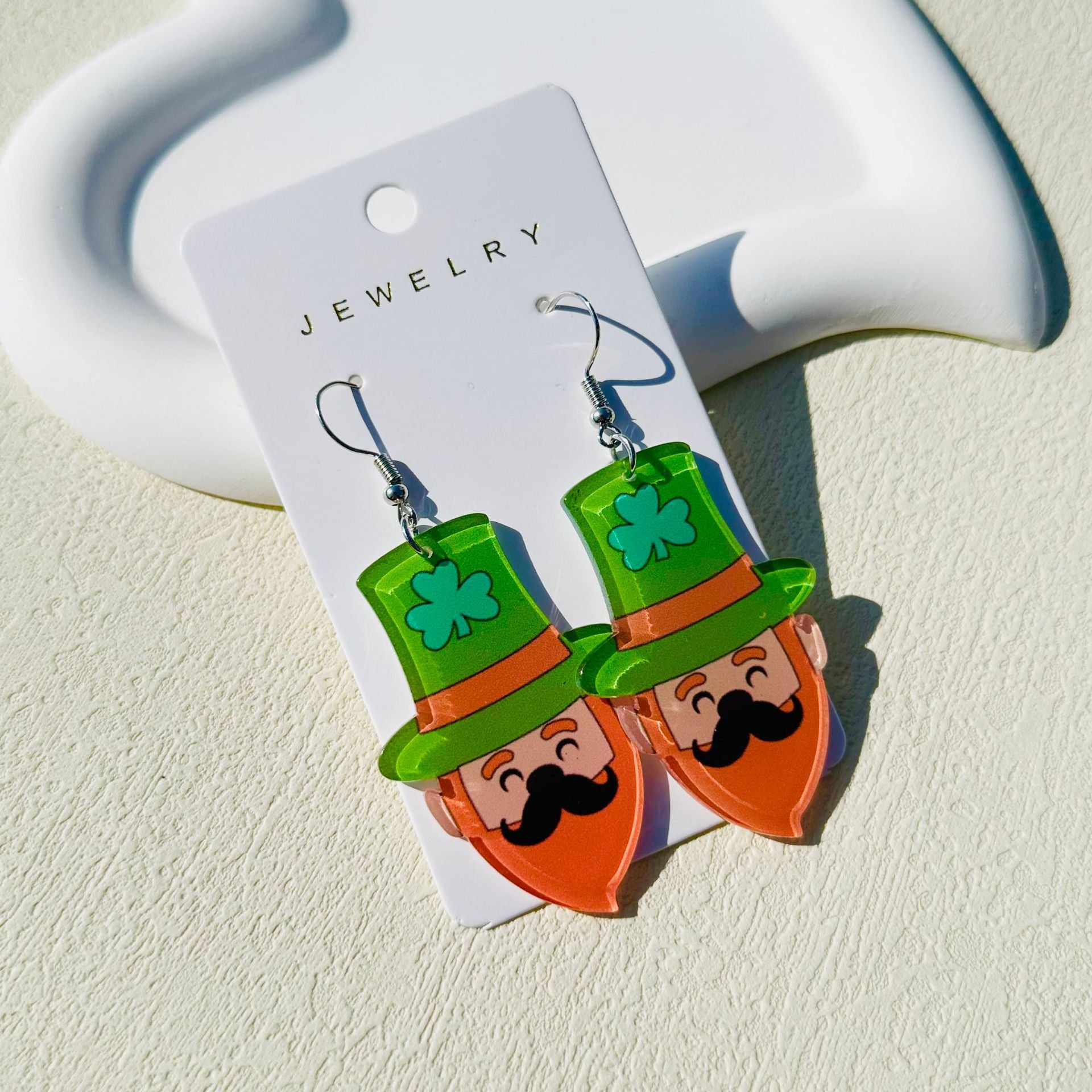 Wholesale St Patrick's Day green hat old man Printing portrait acrylic earrings