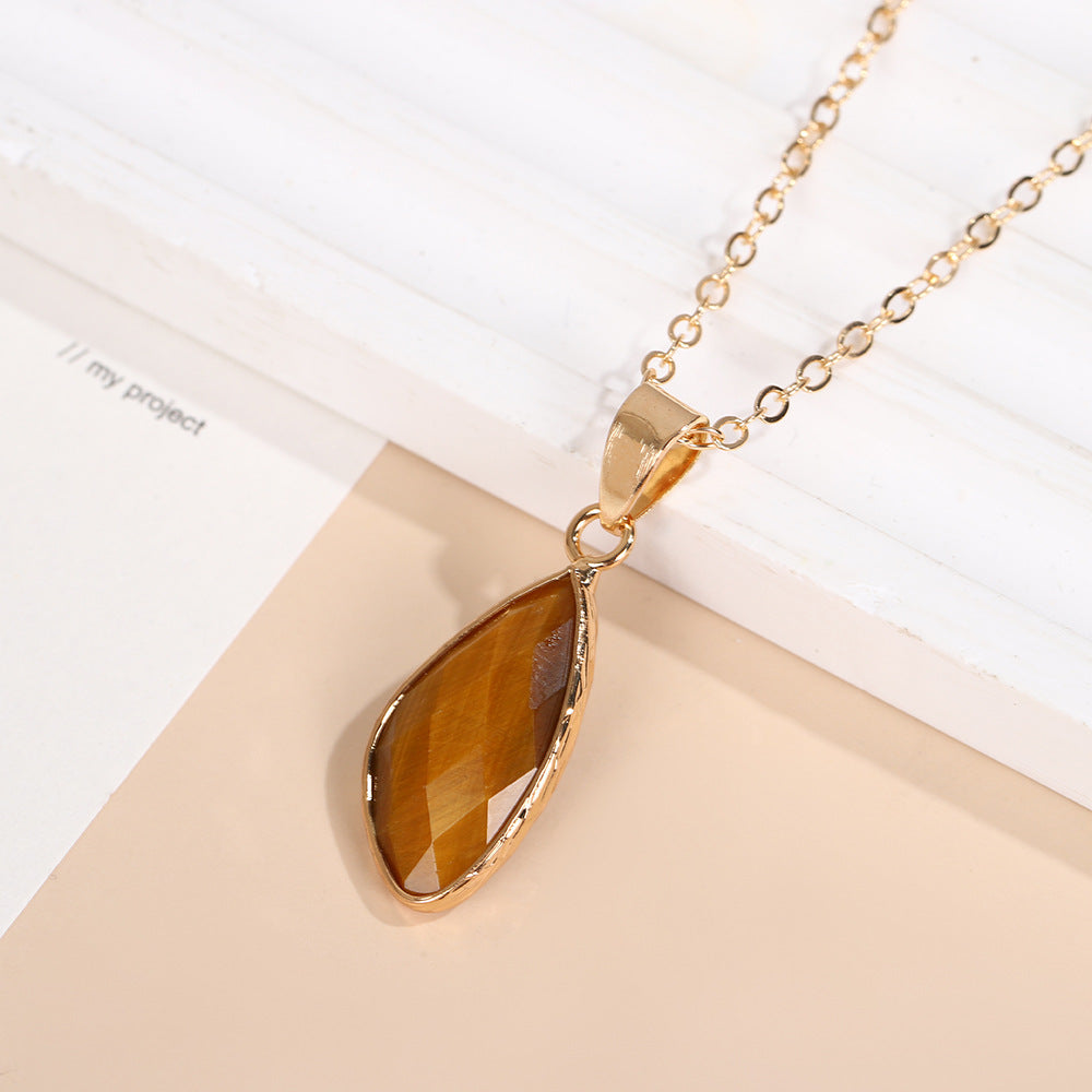 Wholesale Chic Water Drop Quartz Pendant Necklace Gold Plated Copper Frame Gift For Everyday Wear Boutique Resale