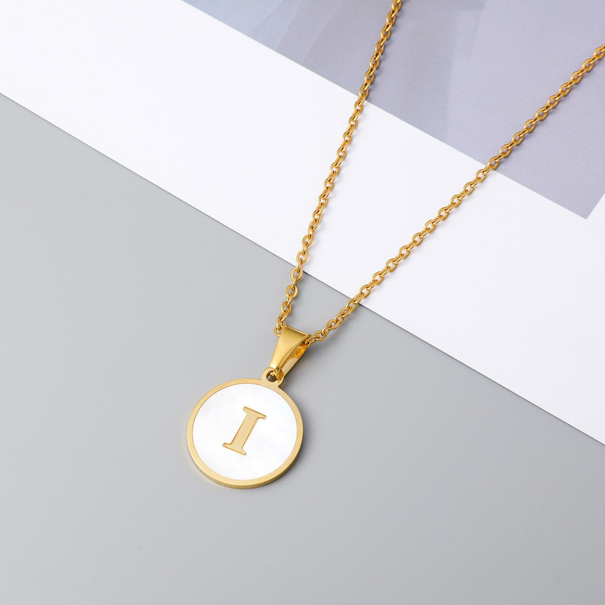 Wholesale Round Stainless Steel Gold Plated Letter Pendant Necklace for Women Fashion Accessory Gift