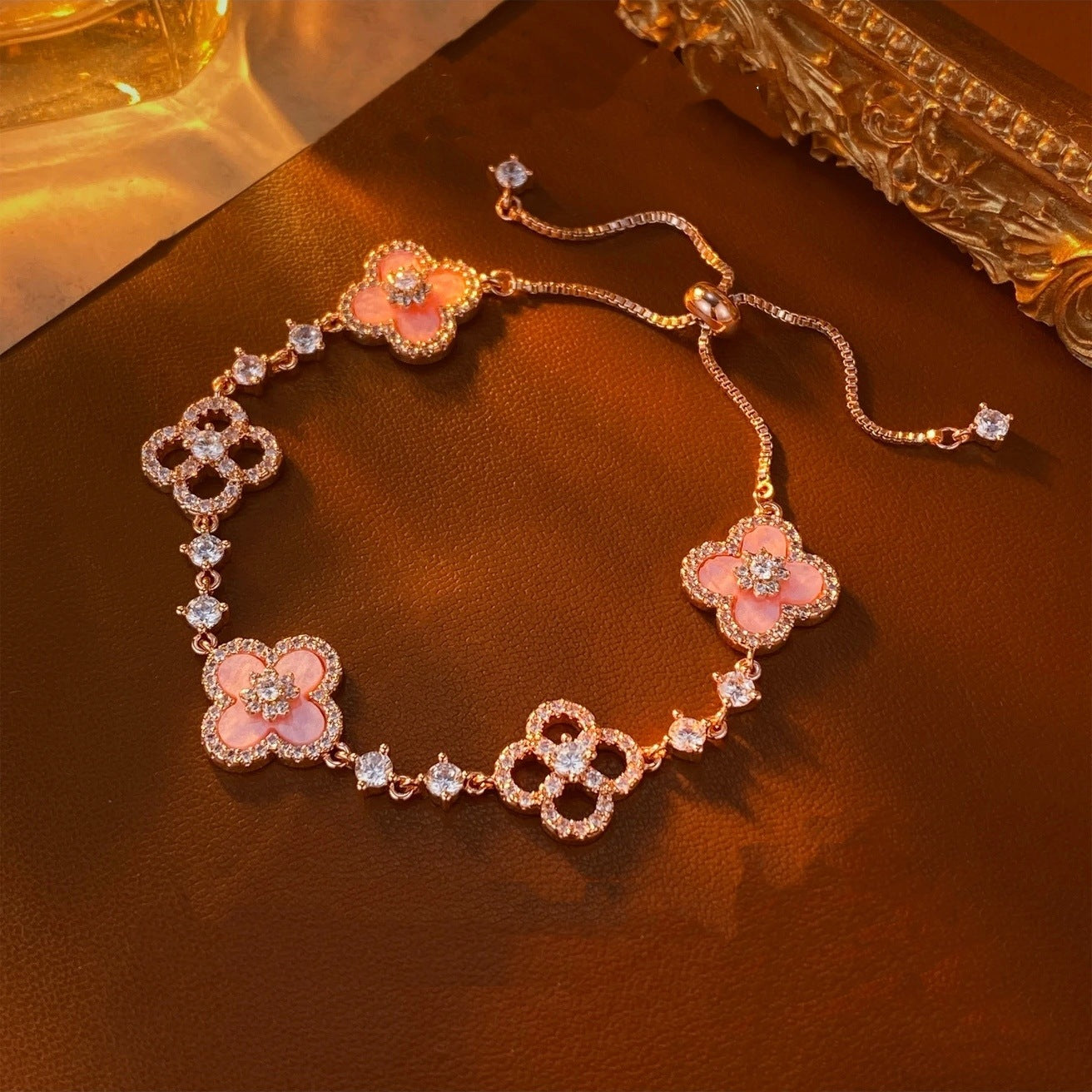 Wholesale Mother-of-pearl flower four-leaf clover zircon flower bracelet