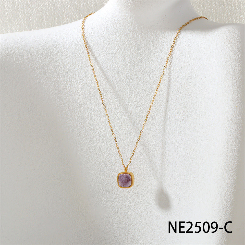 Wholesale Natural crystal bud pendant necklace with hemming,  suitable for daily commuting,  gold titanium steel clavicle chain