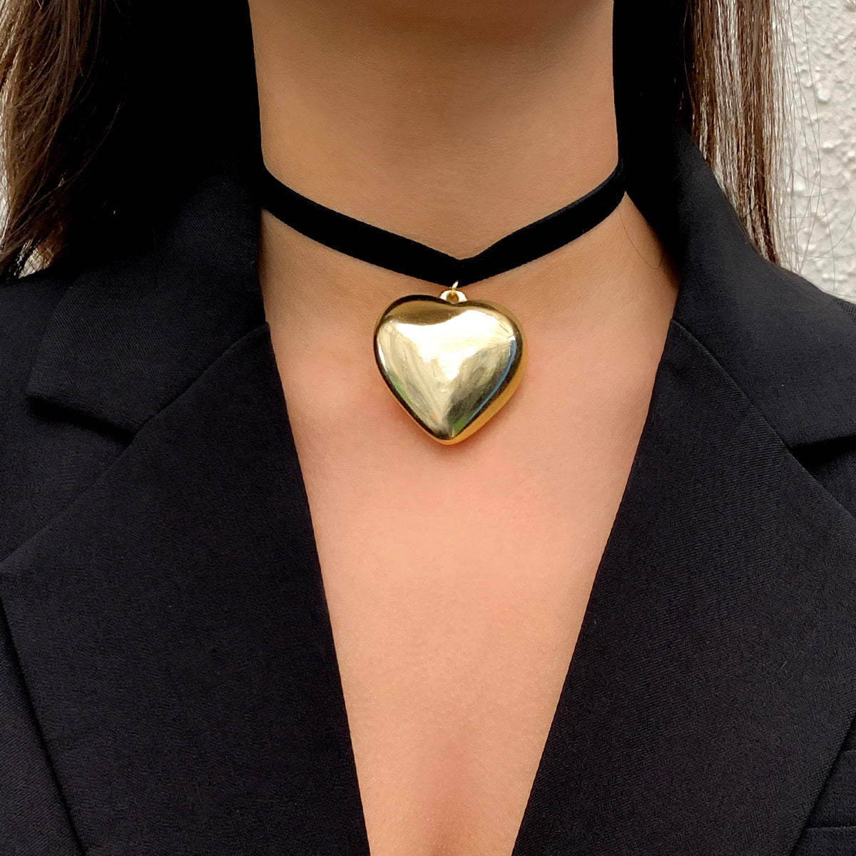 Wholesale Heart-Shaped Choker Necklace Gold Electroplated Glass Pendant Boutique Resale