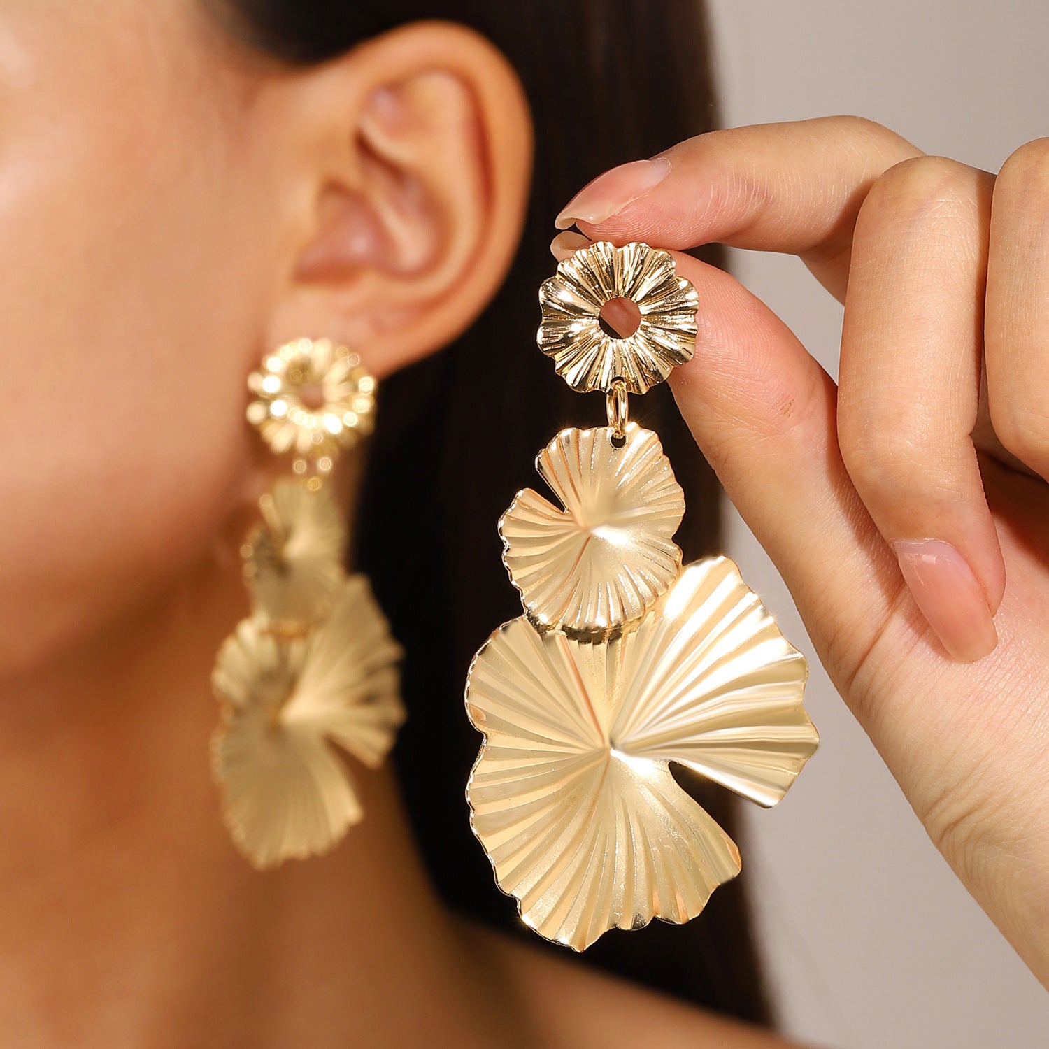 Wholesale Exaggerated Leaf Flower Earrings Fashion Jewelry Accessory for Everyday Wear or Gift