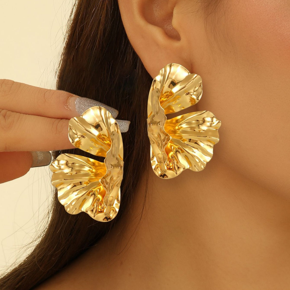 Wholesale Luxury Extravagant Retro Leaf Design Long Gold-Plated Earrings