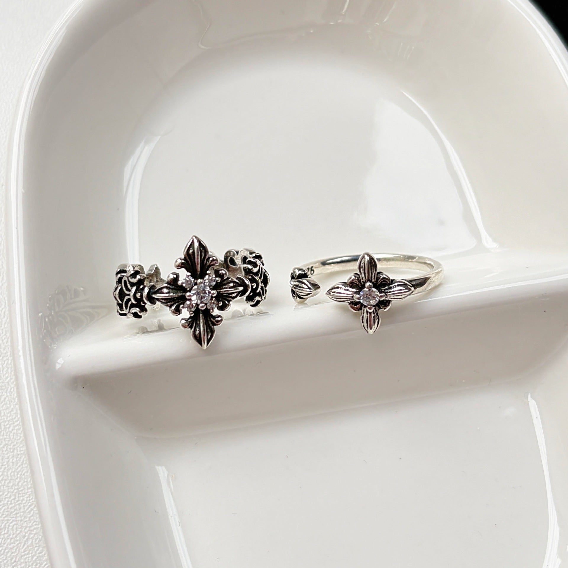Wholesale European and American Style Retro Distressed Cross Open Ring for Women,  Adjustable Index Finger Ring with a Cool and Stylish Vibe