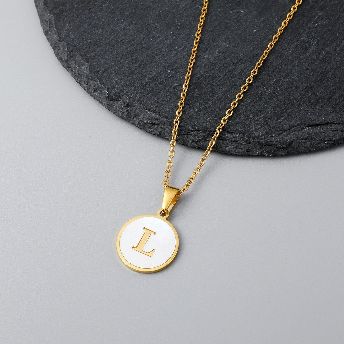 Wholesale Round Stainless Steel Gold Plated Letter Pendant Necklace for Women Fashion Accessory Gift