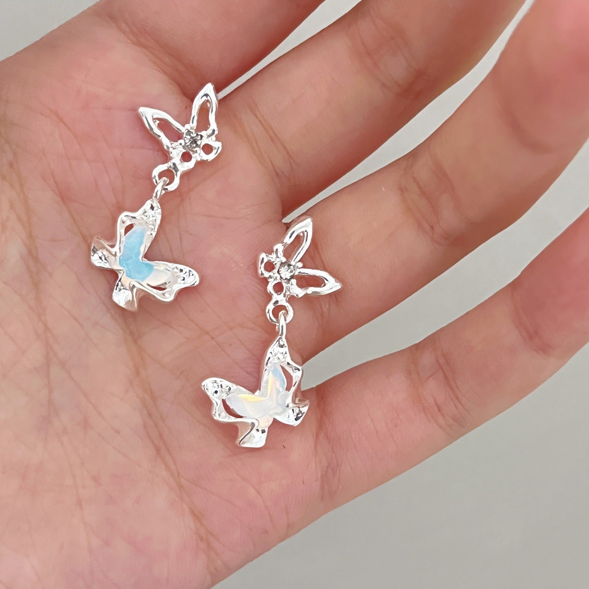 Wholesale Hollow Butterfly Earrings Alloy Electroplated Boutique Resale for Women