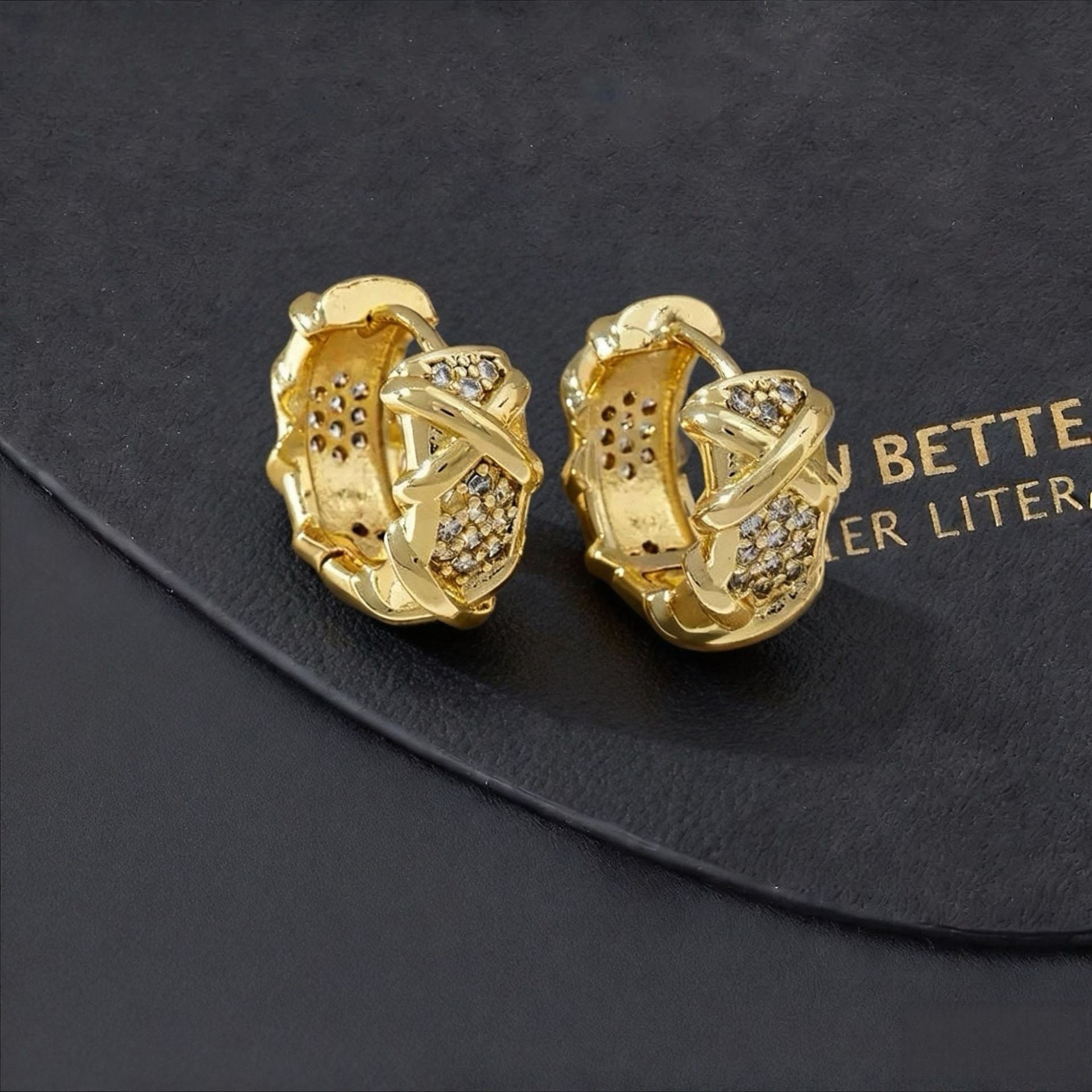 Wholesale Copper Electroplated Retro Zirconia Ear Cuff Geometric Design Women S Fashion Accessory