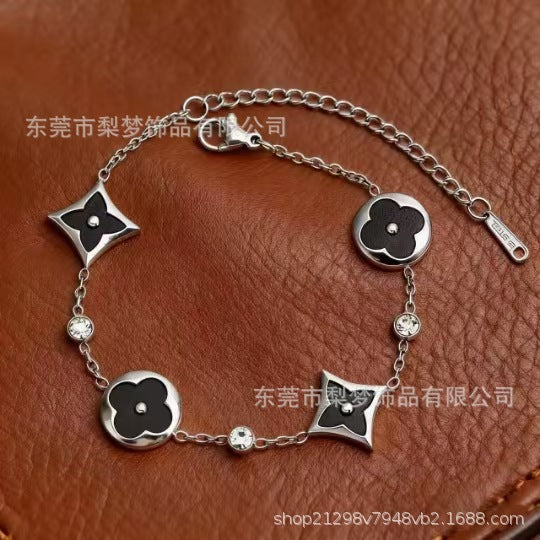 Wholesale Four-Leaf Clover Titanium Steel Bracelet,  18K Gold Plated Fashion Accessory,  Everyday Wear Gift for Women