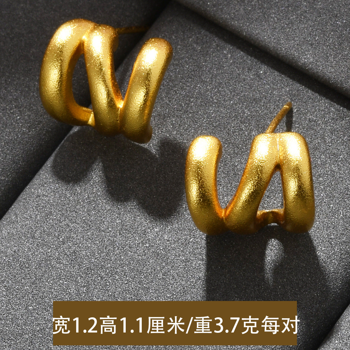 Wholesale retro personality temperament sand gold earrings