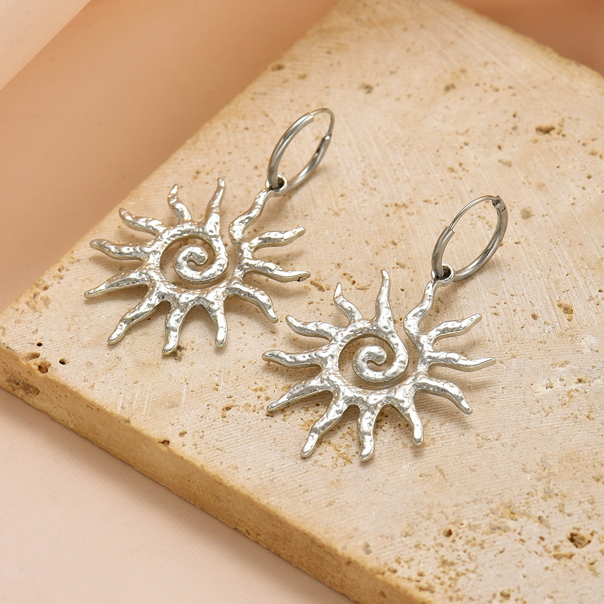 Wholesale Metal Electroplating Sunflower Earrings Trendy Fashion Accessory for Women
