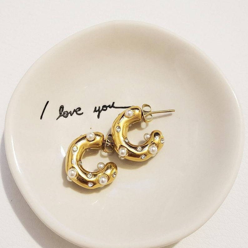 Wholesale  special-shaped hammered zircon inlaid Pearl C- shaped earrings