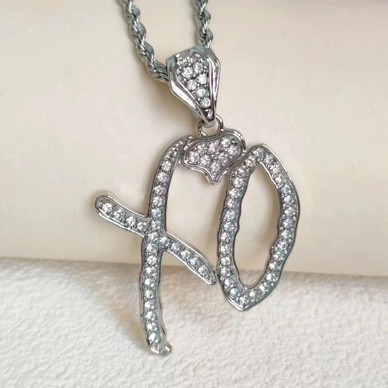 Wholesale Gold Plated Letter Pendant Necklace Stylish Twist Chain Sweater Jewelry Accessory For Boutique Resale