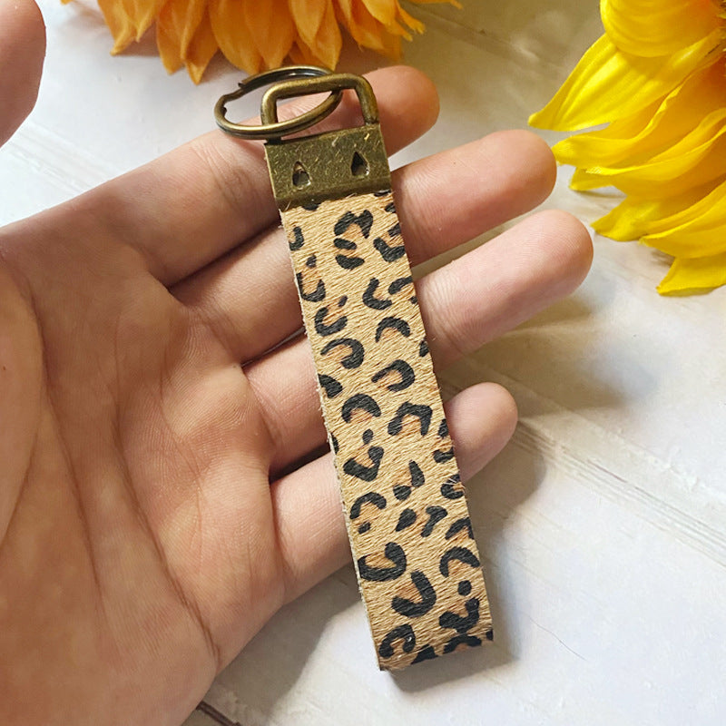 Wholesale Retro Bohemian Leather Keychain Fashion Car Key Accessory And Bag Charm For Gift Giving