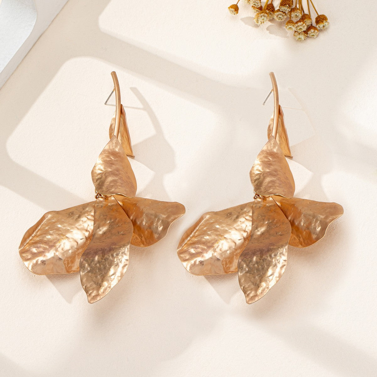 Wholesale  metal petal earrings creative high quality leaves temperament fashion evening earrings