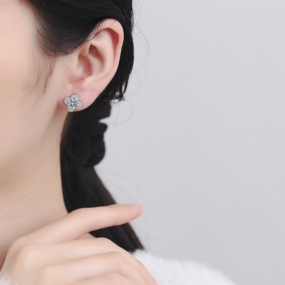 Wholesale S925 Silver Needle 1 karat Micro-inlaid Zircon Four-leaf Clover Earrings